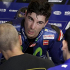 Maverick Viñales (Yamaha) habla con sus técnicos en su box de Austin (Texas, EEUU).-PAUL BUCK