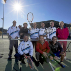 Los integrantes del equipo veterano delClubTenis Valladolid campeón de España de categoría C posa con las raquetas en las instalaciones del Lasa Sport.-PHOTOGENIC