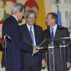 Acuerdo para formar un Gobierno de unidad en Libia EFE / GIORGIO ONORATI El ministro de Exteriores italiano, Paolo Gentiloni, el secretario de Estado de EEUU, John Kerry, y el representante especial, Martin Kobler, durante la conferencia de Roma.-