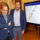 El alcalde Óscar Puente y el concejal de Urbanismo, Manuel Saravia, presentan las líneas generales del proyecto de la obra de integración ferroviaria.-J.M.LOSTAU