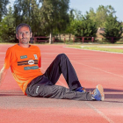 Óscar Fernández Giralda posa en las pistas de Renedo antes de comenzar un entrenamiento.-Pablo Requejo