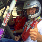 Roberto Carranza, al volante de su Toyota Hilux T1.-EL MUNDO