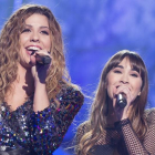 Miriam y Aitana, en la 12ª gala del concurso musical de TVE Operación Triunfo.-/ PERIODICO