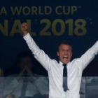 Macron celebra la victoria de Francia en el Mundial.-DAMIR SAGOLJ / REUTERS