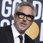 Alfonso Cuarón y su película Roma se llevaron los premios a mejor director y mejor película extranjera, respectivamente.-INVISION