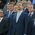 El rey Felipe VI, durante el himno en la final de Copa-REUTERS / GUSTAU NACARINO