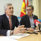 El presidente del PP de Ávila, Antolín Sanz, presenta al candidato a la Alcaldía de la capital, el subdelegado José Luis Rivas (Izq)-Ical