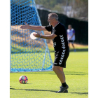 Paco Herrera da instrucciones durante un entrenamiento de esta temporada.-PHOTOGENIC
