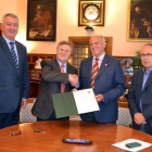 Los presidentes de las diputaciones de Ávila y Toledo, Agustín González y Arturo García-Tizón respectivamente, firman un convenio de colaboración para mejorar la raza avileña negra ibérica-Ical