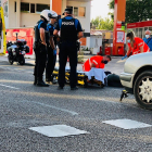 Imagen facilitada por la Policía de Valladolid del momento del auxilio al herido en el accidente - EUROPA PRESS
