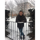El estudiante Javier Martínez de Orueta en un parque de la capital leonesa.-EL MUNDO