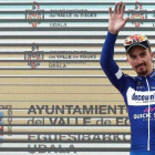 Julian Alaphilippe,  en el podio de la Vuelta al País Vasco.-EFE