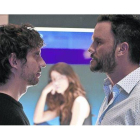 Paco León se encara con Juan Pablo Raba en una escena de ’Siete años’.-NETFLIX
