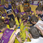 La plantilla del MyWigo Valladolid realiza su protocolaria despedida tras un partido.-Pablo Requejo