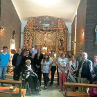 Inmaculada Toledano acompañada por los vecinos de Villalán en la iglesia de Santa Cecilia.-EUROPA PRESS