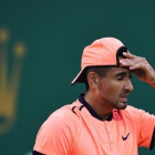 Nick Kyrgios tras fallar un saque ante el alemán Zverev.-JOHANNES EISELE
