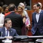 Rajoy, solo, ante Merkel, Tsipras y Hollande, este domingo en la cumbre de Bruselas.-Foto:   OLIVIER HOSLET / EFE