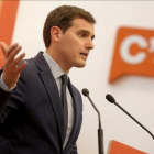 Albert Rivera, durante la rueda de prensa que ha ofrecido este lunes en la sede de Ciudadanos.-JOSÉ LUIS ROCA