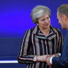 La primera ministra británica, Theresa May, y el presidente del Consejo Europeo, Donald Tusk.-AFP / EMMANUEL DUNAND