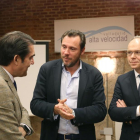 El consejero de Fomento, Juan Carlos Suárez-Quiñones, el alcalde de Valladolid, Óscar Puente, y el presidente de Adif, Juan Bravo.-RUBÉN CACHO / ICAL