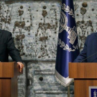 Binyamin Netanyahu, a la izquierda, con el presidente Reuven Rivlin.-MENAHEM KAHANA / AFP
