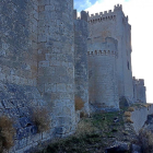 Zona del castillo de Peñafiel donde el Ayuntamiento quiere reconstruir la muralla para que sea visitable.-A.P.