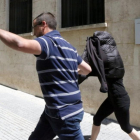 La educadora, a la salida de los juzgados de Tarragona.-ROGER SEGURA / ACN