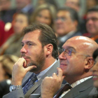 Óscar Puente, Jesús Julio Carnero y Ana Redondo durante la jornada inaugural del congreso.-ICAL