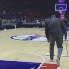 Cousins hizo todo lo posible por jugar este miércoles pero al final se suspendió el partido.-