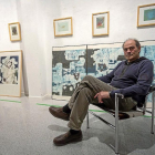 Alberto Valverde posa junto a sus obras en la Galería La Maleta.-Miguel Ángel Santos
