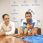 El presidente del BM Atléticio Valladoid Mario Arranz, junto al nuevo coordinador de cantera, Óscar Perales.-EL MUNDO