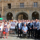 Imagen del minuto de silencio guardado en Salamanca en memoria del concejal.-E.P.