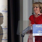 La presidenta del PP madrileño y candidata a la alcaldía de la capital, Esperanza Aguirre, este lunes en un desayuno informativo.-Foto: JUAN MANUEL PRATS