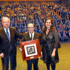 Juan Vicente Herrera y Adriana Ulibarri entregan el premio a José María Ruiz Benito por su trayectoria.-J.M. LOSTAU, MIGUEL Á. SANTOS Y PABLO REQUEJO