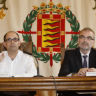 El nuevo gerente de Auvasa, Andrés Bernabé, junto al concejal de Seguridad y Movilidad del Ayuntamiento de Valladolid, Luis Vélez.-J.M.LOSTAU