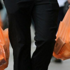 Se promulgó un nuevo acuerdo sobre la prohibición de bolsas plásticas.-EL PERIÓDICO