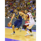 San Emeterio ayer ante Anthony Pérez.-MIGUEL ÁNGEL SANTOS