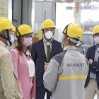 El vicepresidente de la Junta, Francisco Igea, y la consejera de Empleo, Carlota Amigo, visitan las instalaciones de Renault en Valladolid. ICAL