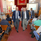 Jesús Julio Carnero y Daniel Miguel ayer, tras la presentación de la jornada de trabajo en el Hospital Viejo.-ICAL