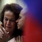 La diputada socialista Carla Antonelli junto a Pedro Zerolo, en 2015.-SUSANA VERA (REUTERS)