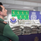 Los 155 kilos de cogollos de marihuana expuestos ayer en la Delegación del Gobierno. ICAL