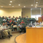 Feijoo, en el centro de la mesa presidencial, durante la Asamblea celebrada ayer.-TWITTER FEDERACIÓN ESPAÑOLA DE RUGBY