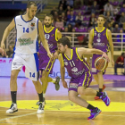 Mikel Uriz en el partido disputado contra el CB. Prat Joventut-P. REQUEJO