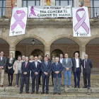 Javier Arroyo, Jesús Julio Carnero, Antonio Sáez y Artemio Domínguez, ayer ante el Ayuntamiento de Rioseco.-E.M.
