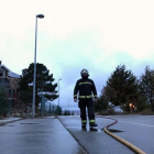 Los bomberos de León intervienen en un escape de 3.500 litros de gas propano en un restaurante en desuso.-ICAL