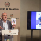 Jesús Julio Carnero, en un momento de su comparecencia para presentar los actos de la Semana Santa de la provincia de Valladolid-ICAL