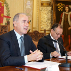 Antonio Gato y Daniel Miguel durante la firma.-EL MUNDO