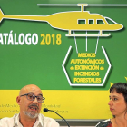 Mariano Sanz Lubeiro y Crsitina de la Torre durante la presentación del catálogo de medios de extinción de incendios.-ICAL