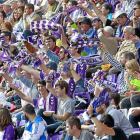 Aficionados del Valladolid, en el estadio Zorrilla.-J. M. LOSTAU