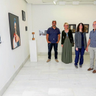 Algunos de los artistas  participantes en la exposición y sus obras.-